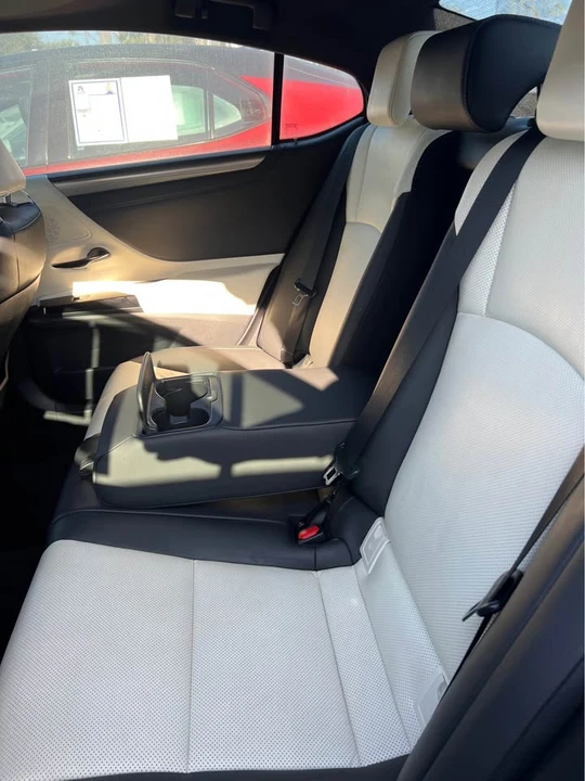 2023 Lexus ES 7th Gen - Image 9 of 9