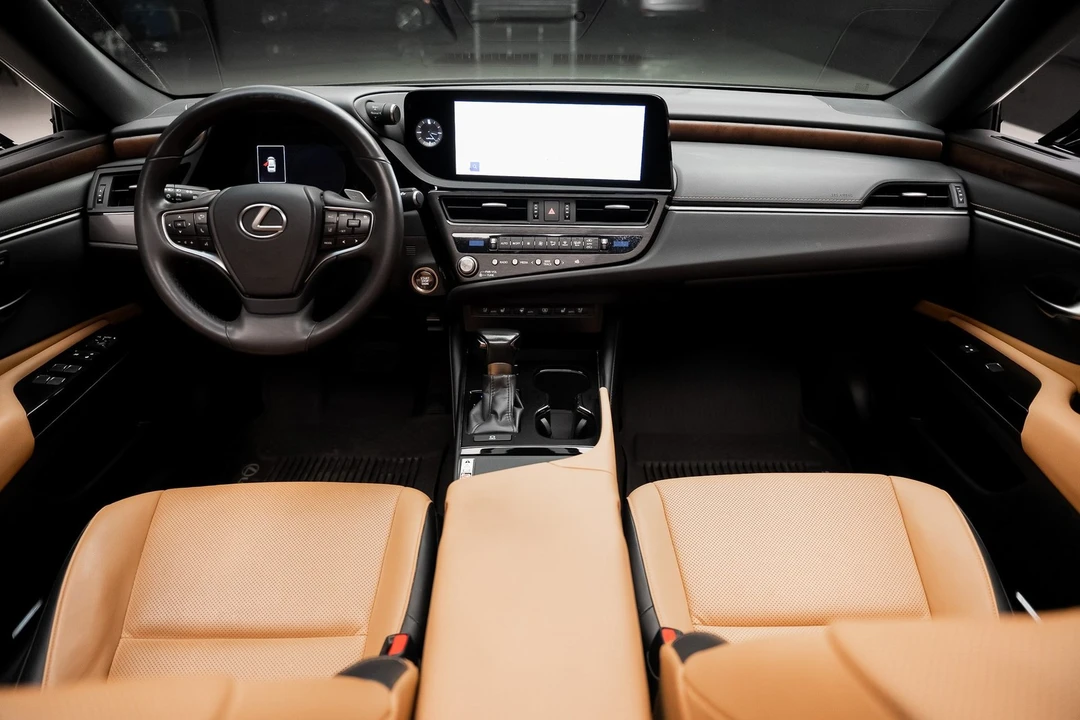 2023 Lexus ES 7th Gen - Image 19 of 21