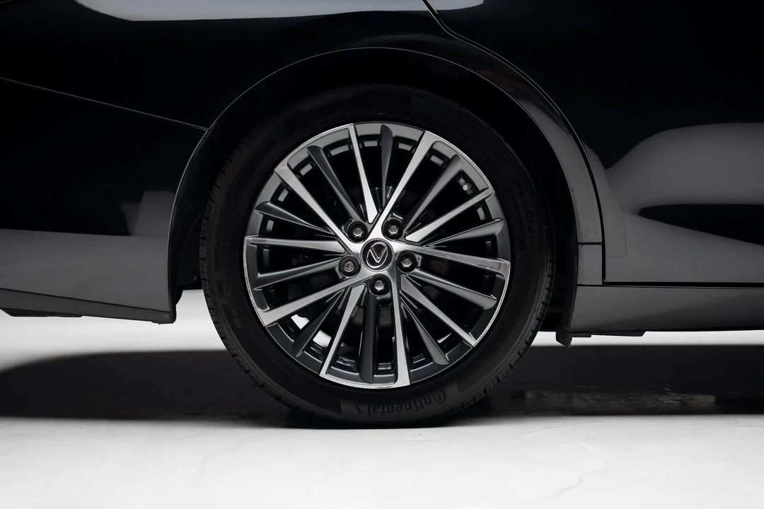 2023 Lexus ES 7th Gen - Image 14 of 21