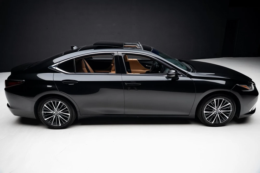 2023 Lexus ES 7th Gen - Image 11 of 21