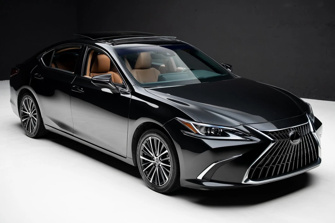 2023 Lexus ES 7th Gen - Image 17 of 21
