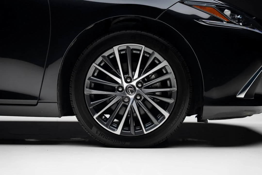 2023 Lexus ES 7th Gen - Image 16 of 21