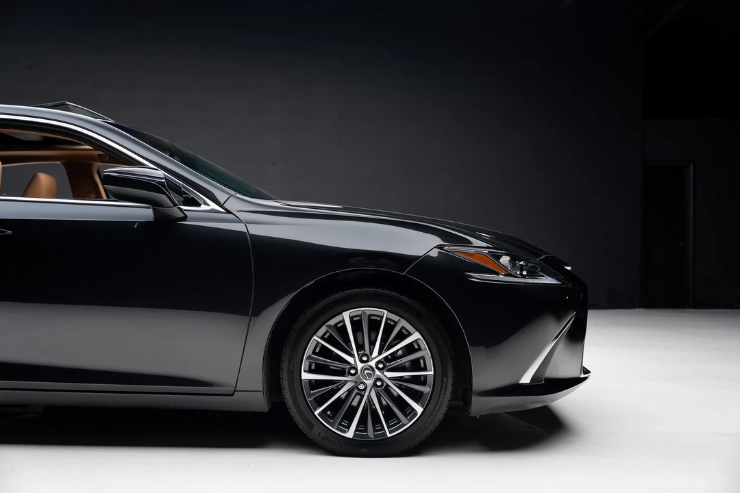 2023 Lexus ES 7th Gen - Image 15 of 21