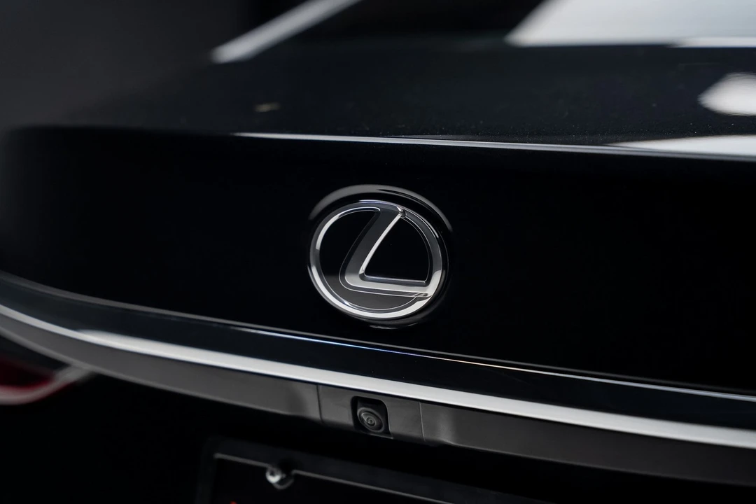 2023 Lexus ES 7th Gen - Image 6 of 21