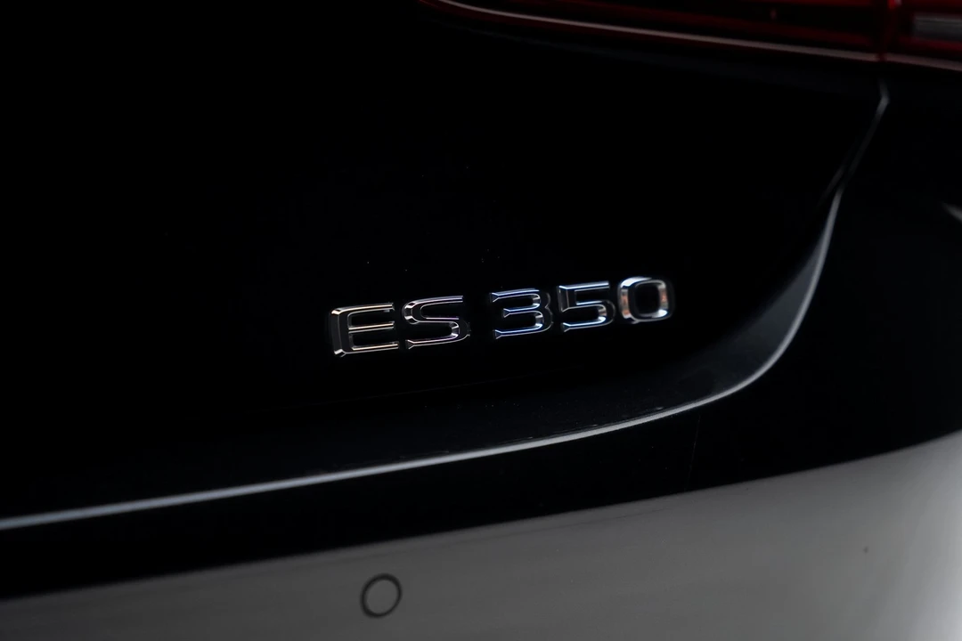 2023 Lexus ES 7th Gen - Image 7 of 12