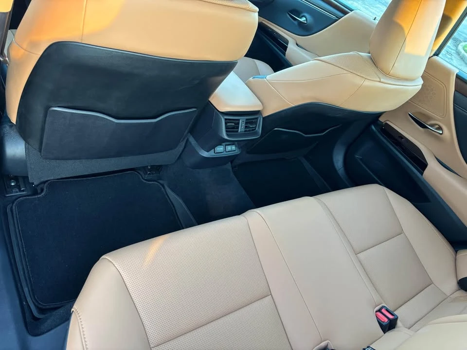 2023 Lexus ES 7th Gen - Image 13 of 20