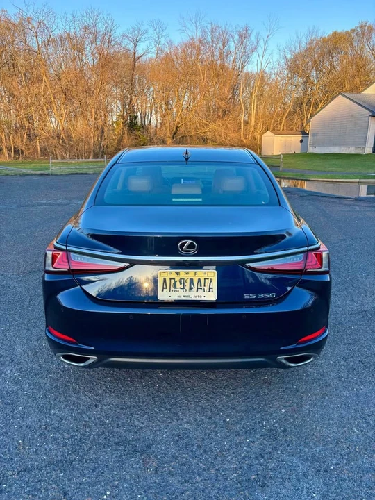 2023 Lexus ES 7th Gen - Image 2 of 20