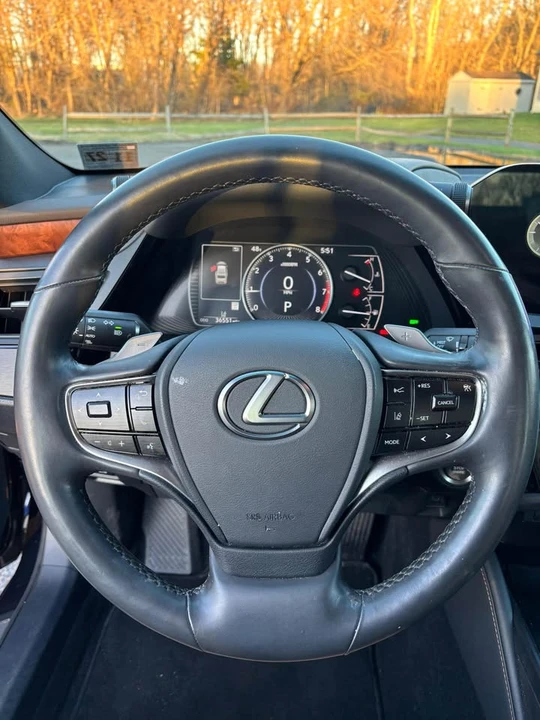 2023 Lexus ES 7th Gen - Image 5 of 20