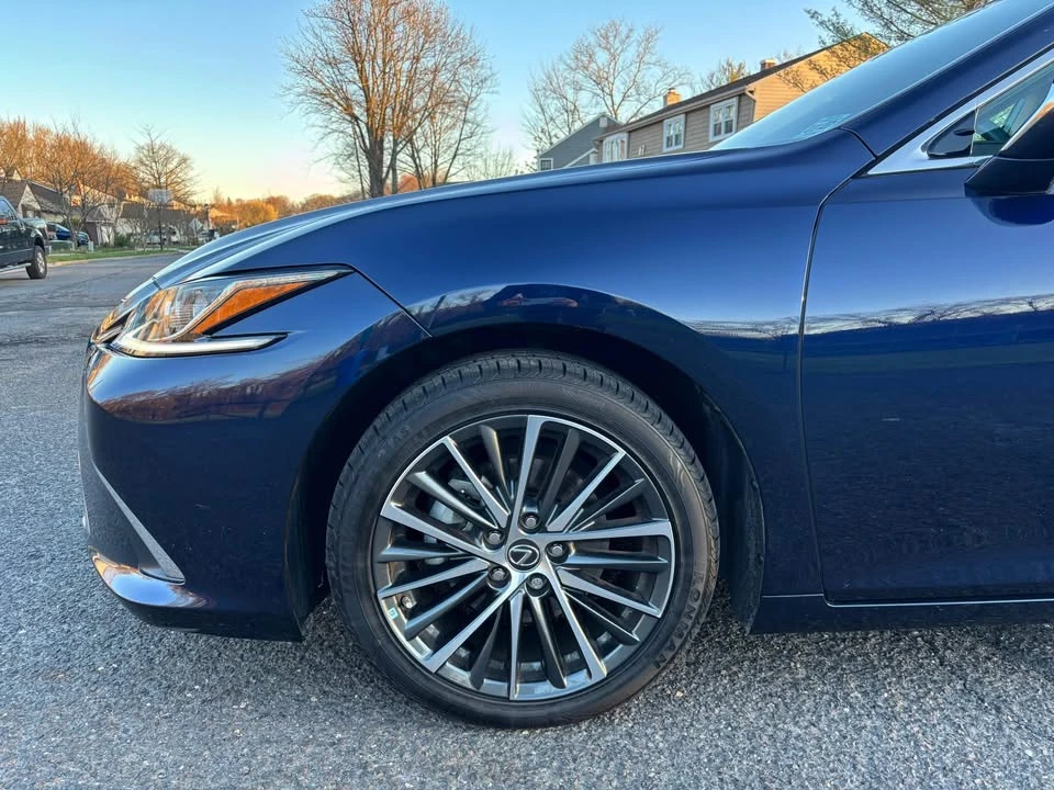 2023 Lexus ES 7th Gen - Image 7 of 20