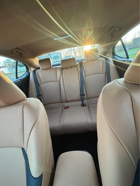 2023 Lexus ES 7th Gen - Image 11 of 20