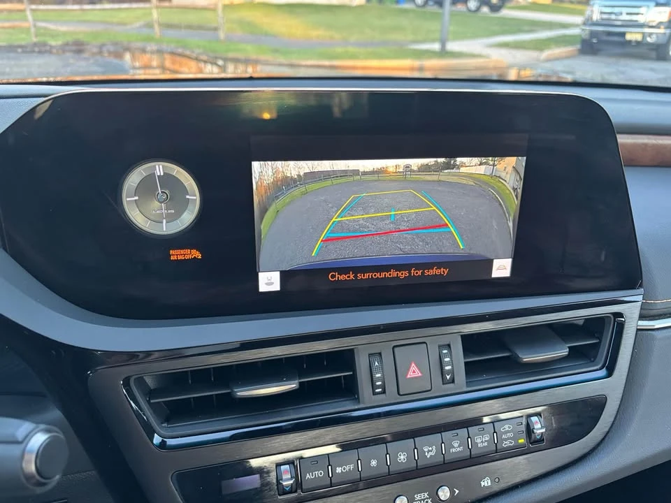 2023 Lexus ES 7th Gen - Image 16 of 20