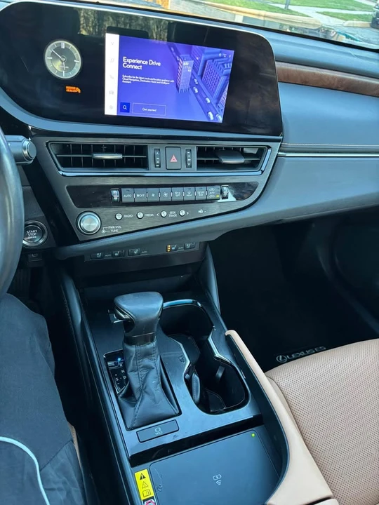 2023 Lexus ES 7th Gen - Image 4 of 20