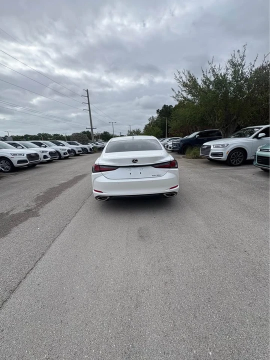 2023 Lexus ES 7th Gen - Image 4 of 8