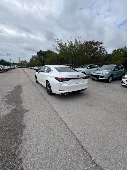 2023 Lexus ES 7th Gen - Image 3 of 8