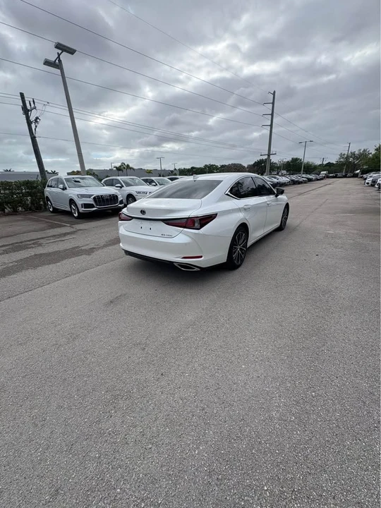 2023 Lexus ES 7th Gen - Image 5 of 8