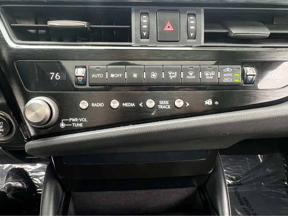 2023 Lexus ES 7th Gen - Image 13 of 17