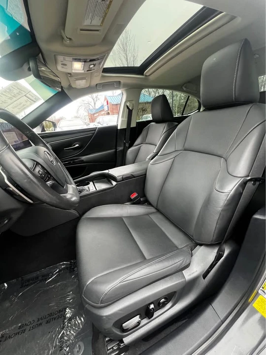 2023 Lexus ES 7th Gen - Image 6 of 17