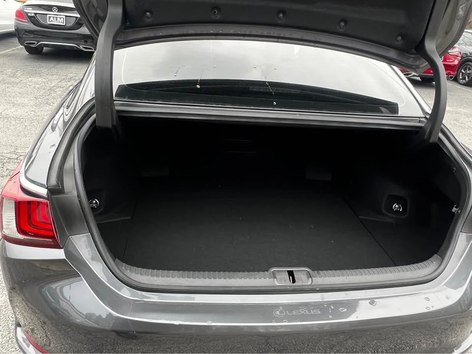 2023 Lexus ES 7th Gen - Image 15 of 17