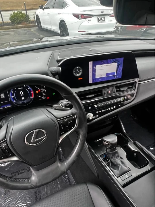 2023 Lexus ES 7th Gen - Image 10 of 17