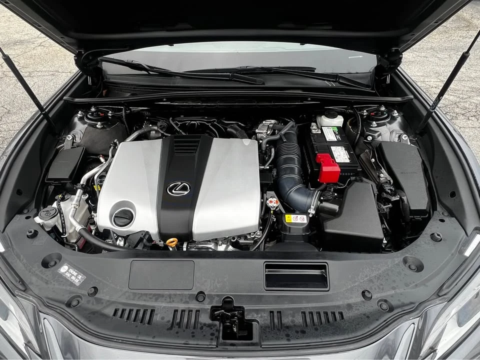 2023 Lexus ES 7th Gen - Image 16 of 17
