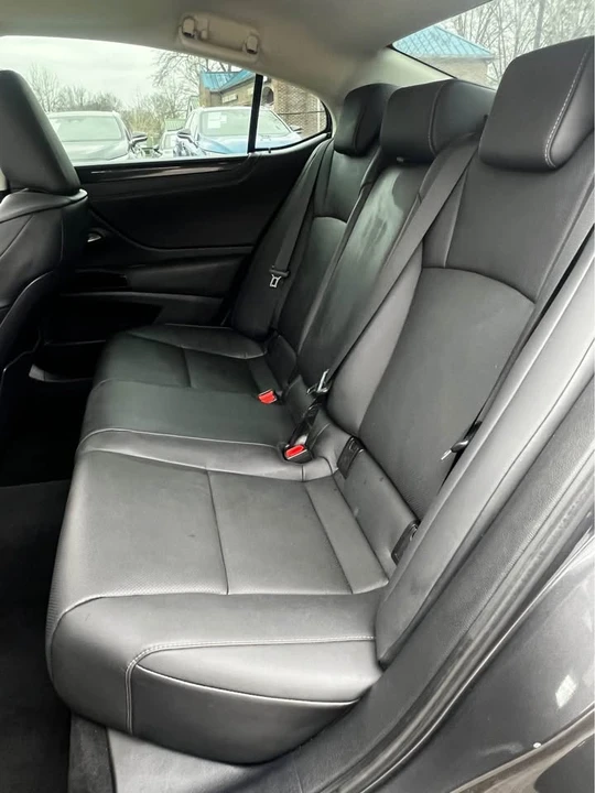 2023 Lexus ES 7th Gen - Image 11 of 17