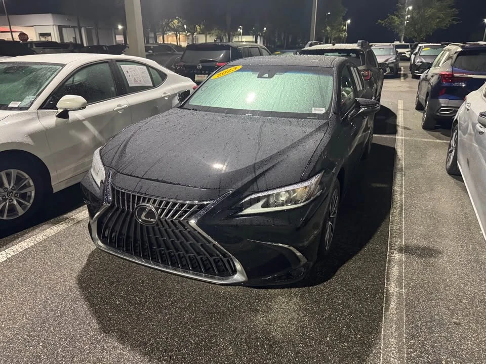2023 Lexus ES 7th Gen - Image 2 of 5