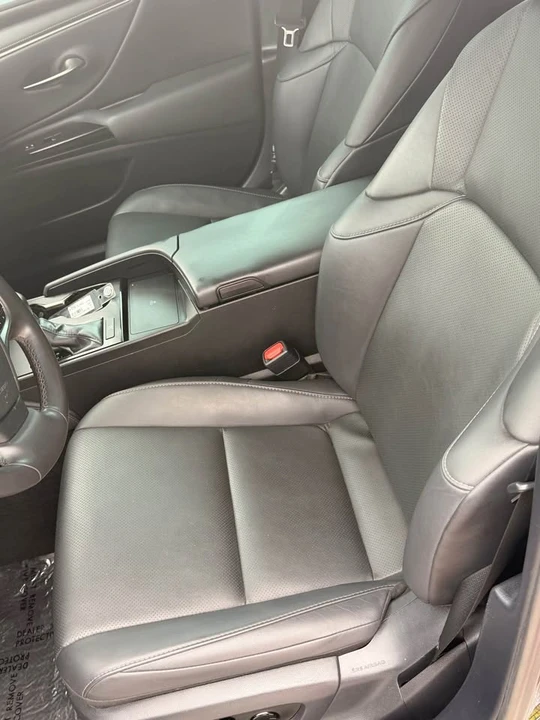 2023 Lexus ES 7th Gen - Image 9 of 10