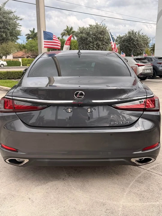 2023 Lexus ES 7th Gen - Image 5 of 10