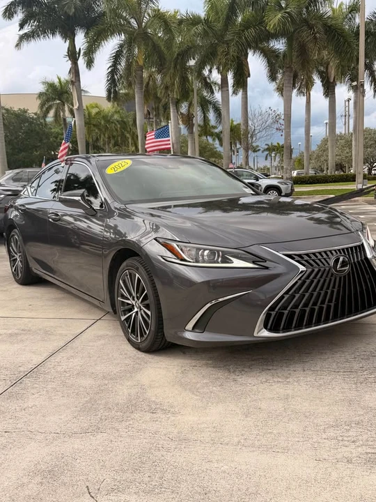 2023 Lexus ES 7th Gen - Image 2 of 10