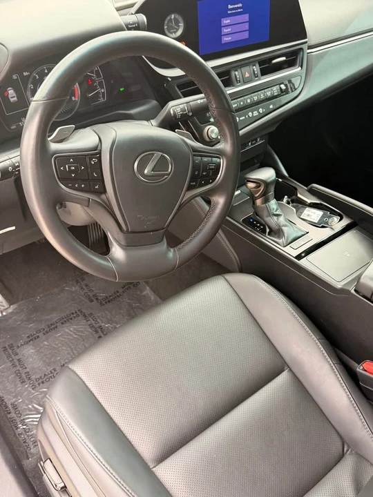2023 Lexus ES 7th Gen - Image 7 of 10