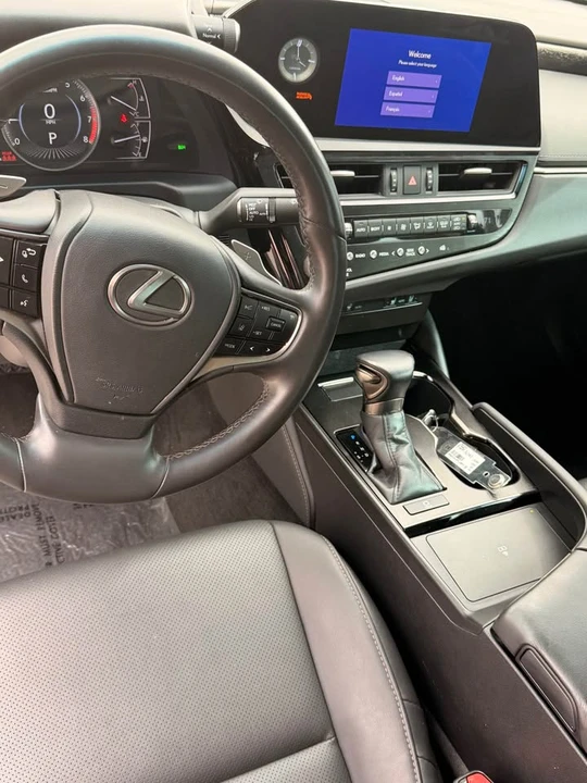 2023 Lexus ES 7th Gen - Image 8 of 10