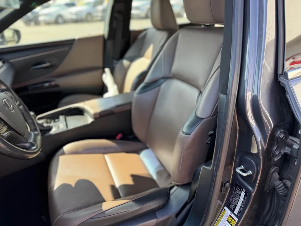 2023 Lexus ES 7th Gen - Image 14 of 16