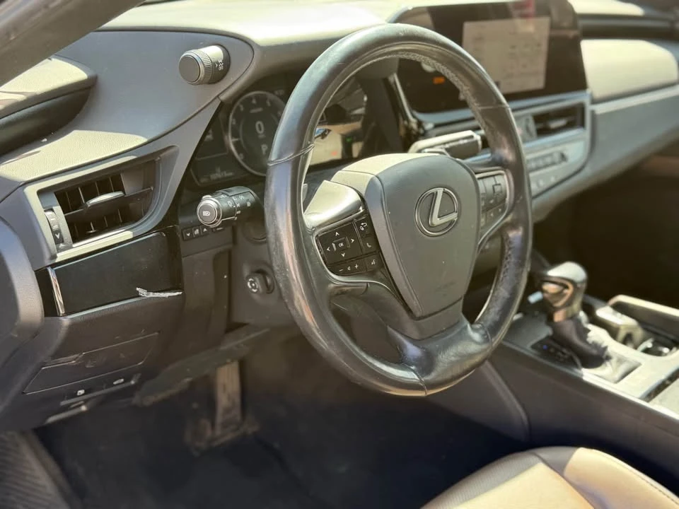2023 Lexus ES 7th Gen - Image 9 of 16