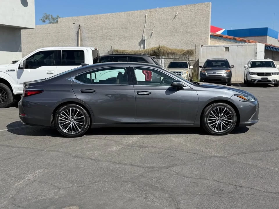 2023 Lexus ES 7th Gen - Image 2 of 16