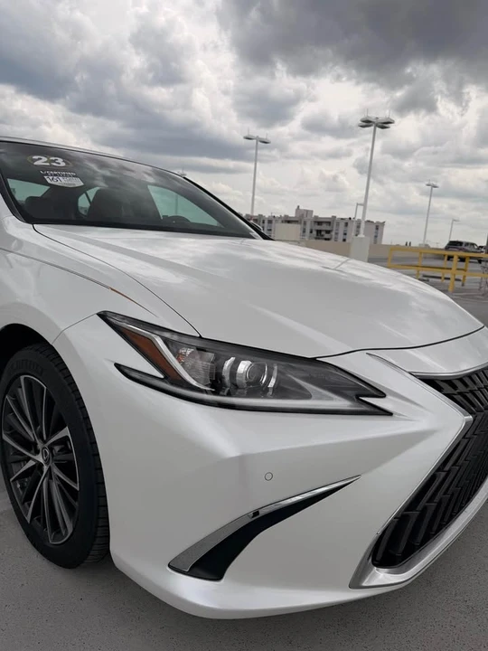 2023 Lexus ES 7th Gen - Image 4 of 18
