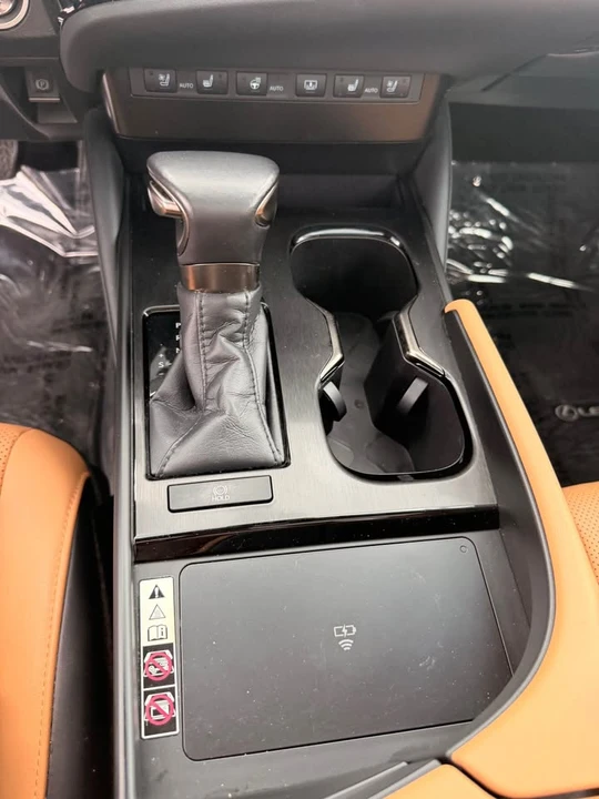 2023 Lexus ES 7th Gen - Image 18 of 18