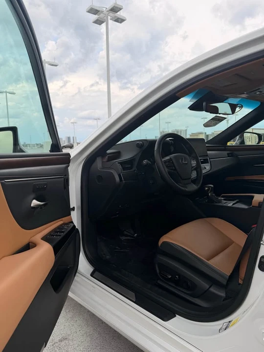 2023 Lexus ES 7th Gen - Image 14 of 18