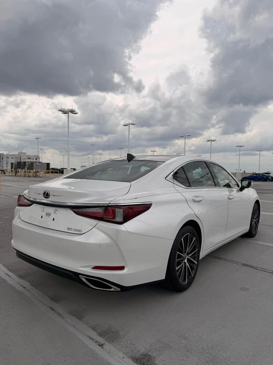 2023 Lexus ES 7th Gen - Image 5 of 18
