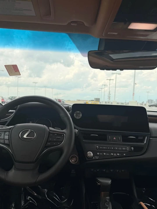 2023 Lexus ES 7th Gen - Image 13 of 18