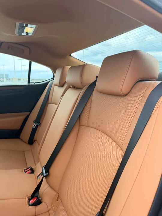 2023 Lexus ES 7th Gen - Image 11 of 18