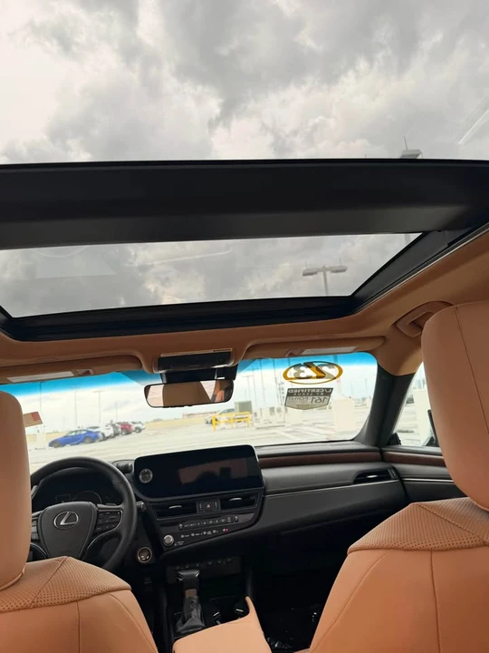 2023 Lexus ES 7th Gen - Image 12 of 18