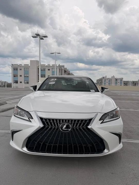 2023 Lexus ES 7th Gen - Image 2 of 18