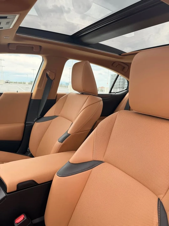 2023 Lexus ES 7th Gen - Image 15 of 18