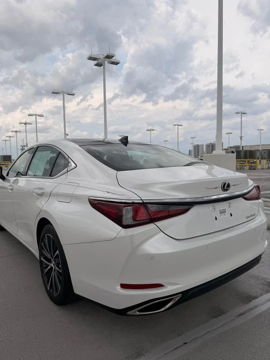 2023 Lexus ES 7th Gen - Image 7 of 18