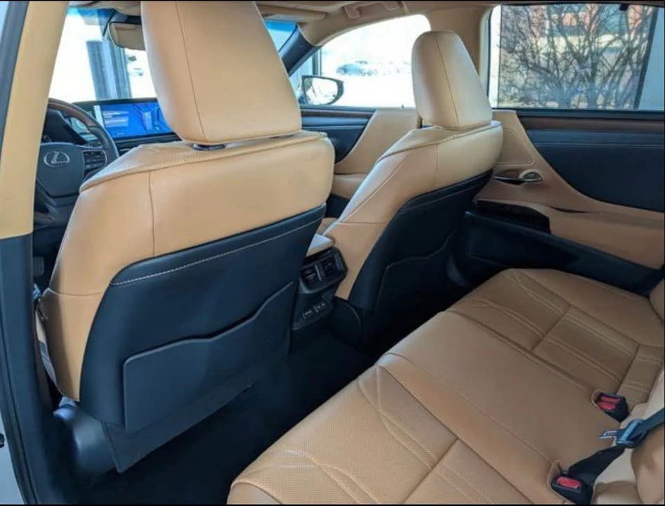 2023 Lexus ES 7th Gen - Image 10 of 18