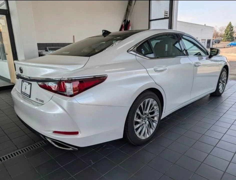 2023 Lexus ES 7th Gen - Image 2 of 18