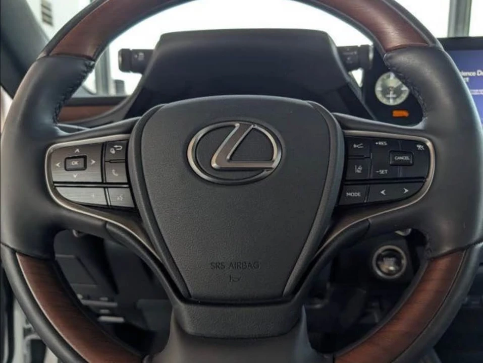 2023 Lexus ES 7th Gen - Image 13 of 18