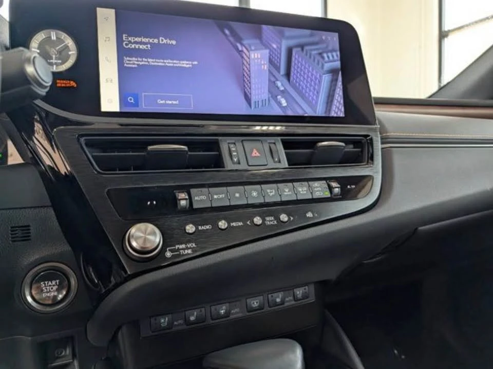 2023 Lexus ES 7th Gen - Image 14 of 18