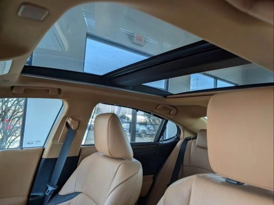 2023 Lexus ES 7th Gen - Image 8 of 18