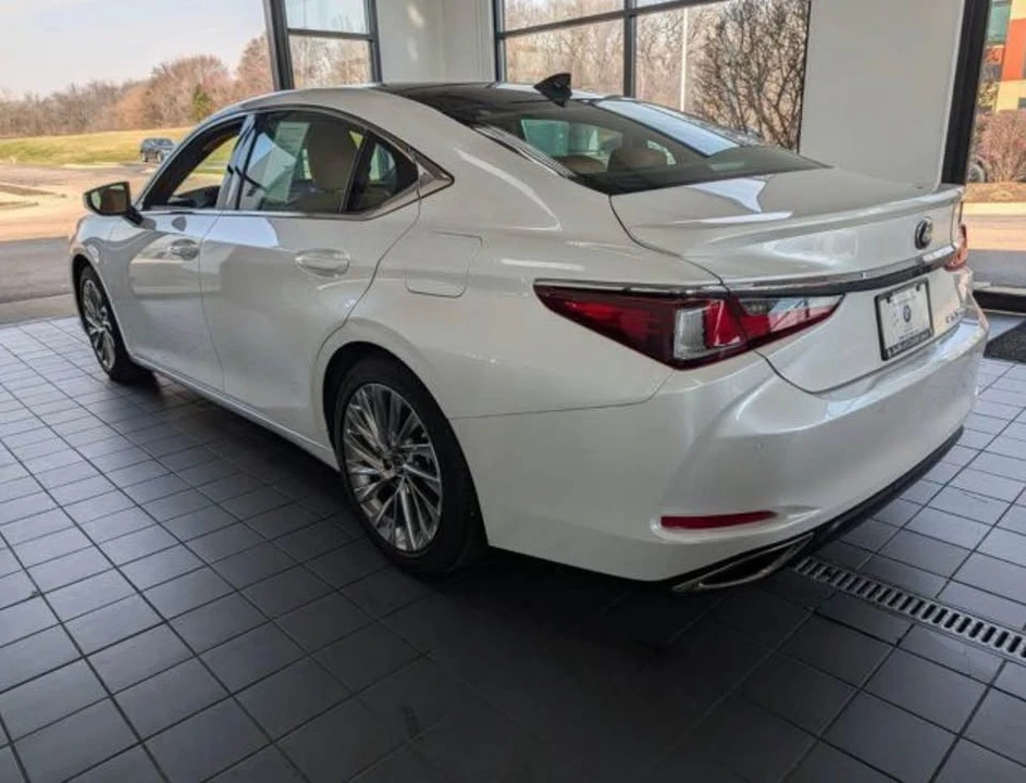 2023 Lexus ES 7th Gen - Image 4 of 18